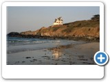 Maison isolée sur une plage des côtes d'Armor